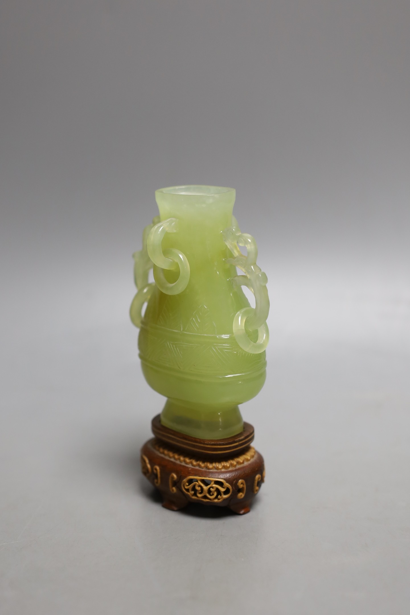 A Chinese malachite vase and cover, 9.5cm and a bowenite jade vase